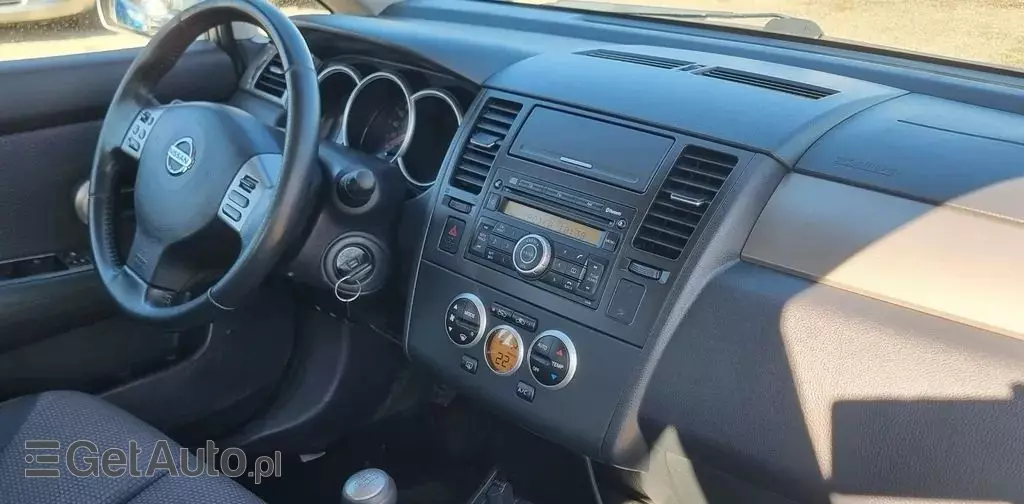 NISSAN Tiida 
