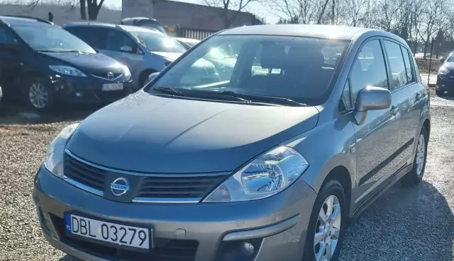 NISSAN Tiida 