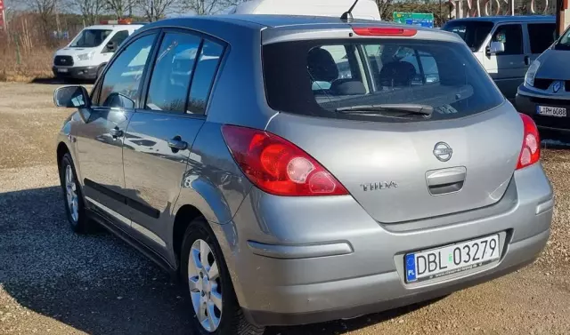 NISSAN Tiida 