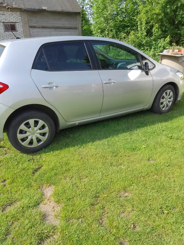 TOYOTA Auris Start/Life