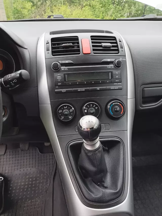 TOYOTA Auris Start/Life