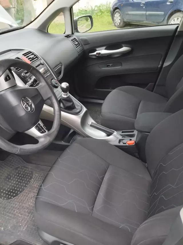 TOYOTA Auris Start/Life