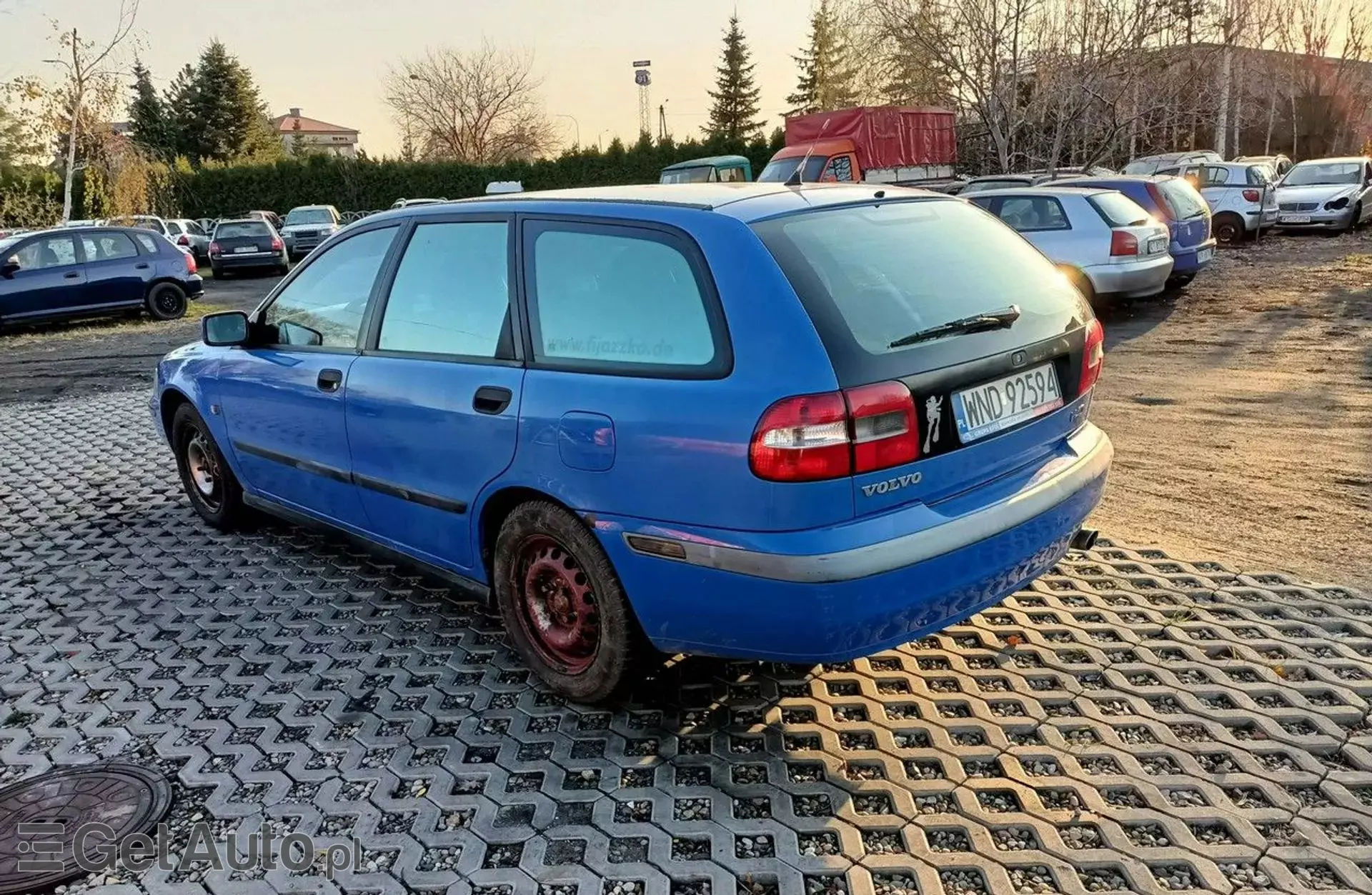 VOLVO V40 
