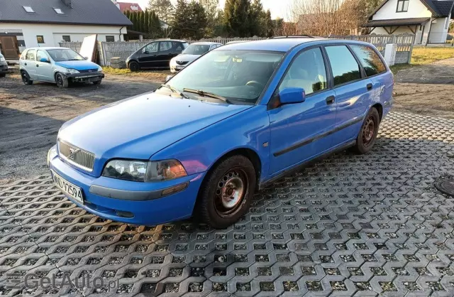 VOLVO V40 