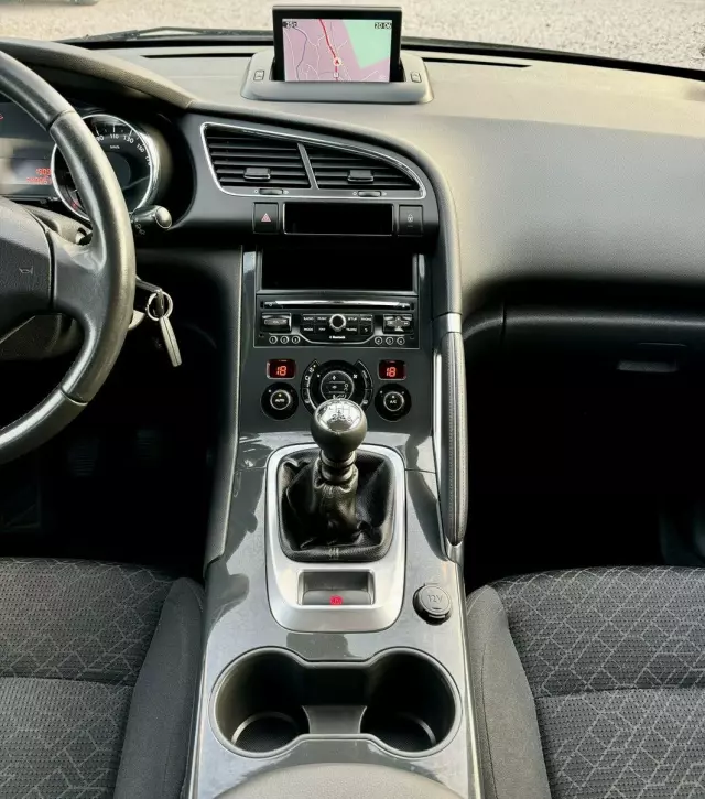 PEUGEOT 3008 HDi FAP 115 Allure