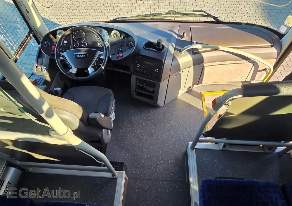 MAN LION'S INTERCITY/ SPROWADZONY Z FRANCJI/ DŁUGOŚĆ 12.30 M / PODWÓJNE SZYBY BOCZNE/ 179 000 KM 