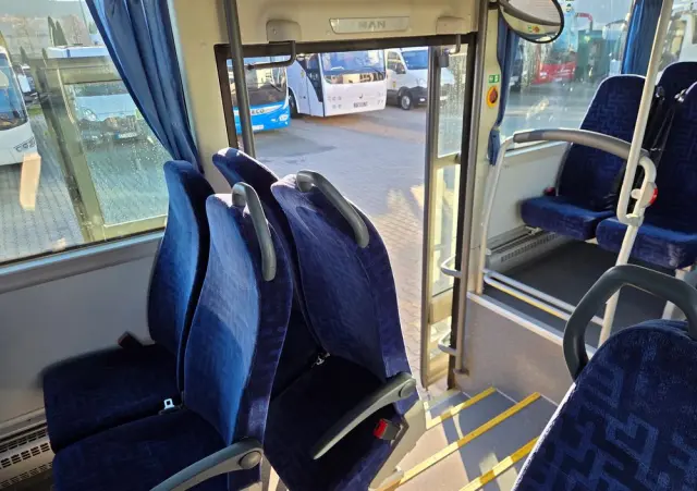 MAN LION'S INTERCITY/ SPROWADZONY Z FRANCJI/ DŁUGOŚĆ 12.30 M / PODWÓJNE SZYBY BOCZNE/ 179 000 KM 