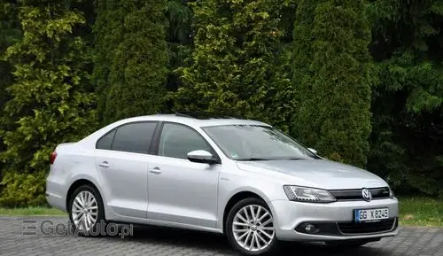 VOLKSWAGEN Jetta 