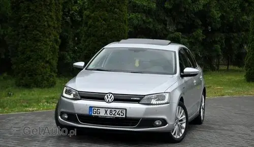 VOLKSWAGEN Jetta 