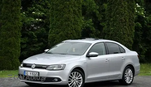 VOLKSWAGEN Jetta 