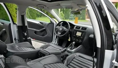 VOLKSWAGEN Jetta 