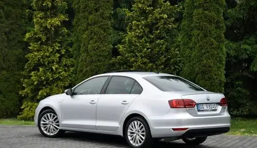 VOLKSWAGEN Jetta 