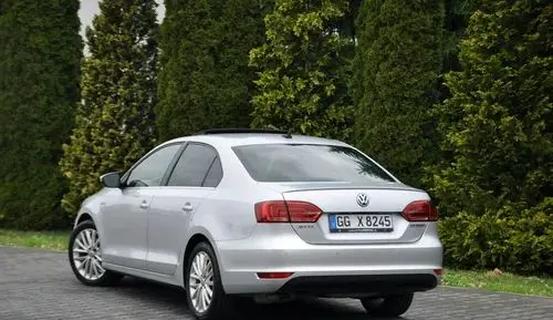 VOLKSWAGEN Jetta 
