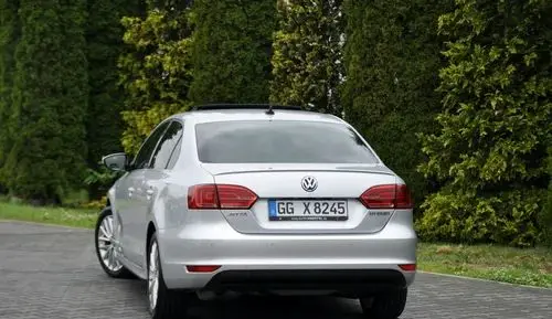 VOLKSWAGEN Jetta 