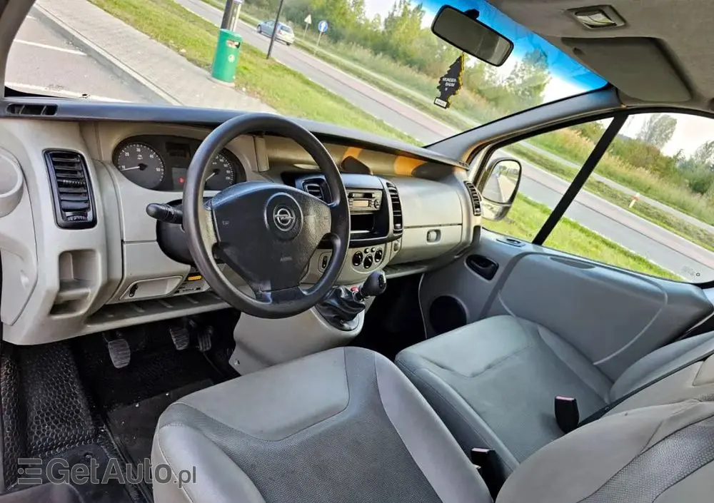 OPEL Vivaro 2.5 CDTI L1H1 Tour