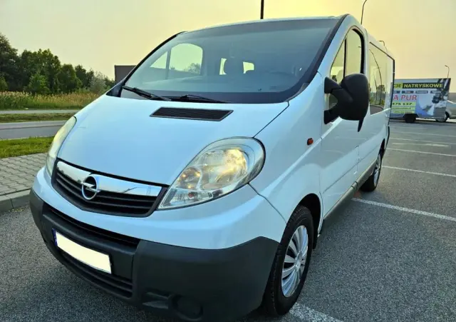 OPEL Vivaro 2.5 CDTI L1H1 Tour
