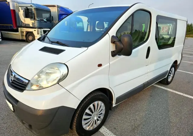 OPEL Vivaro 2.5 CDTI L1H1 Tour