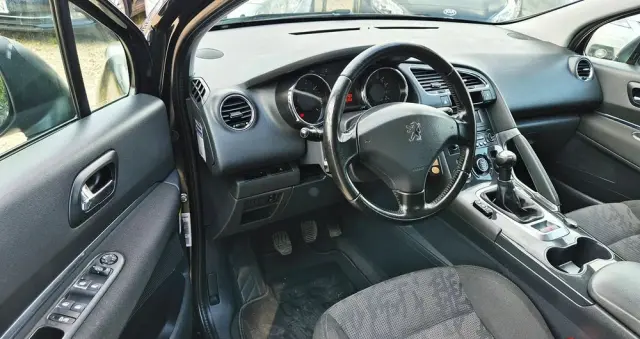 PEUGEOT 3008 1.6 Premium