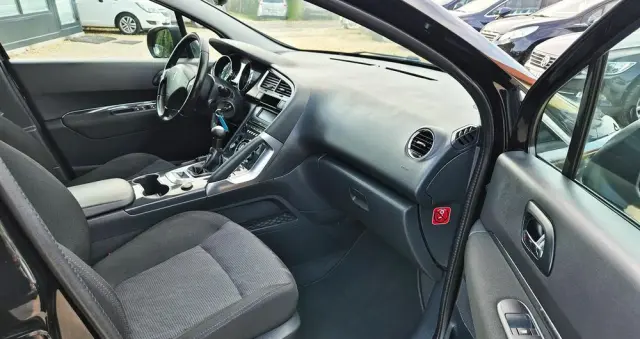 PEUGEOT 3008 1.6 Premium