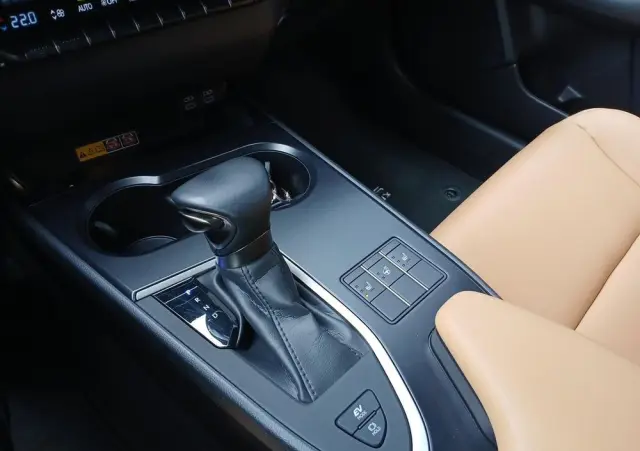 LEXUS UX 250h GPF F Sport Design 2WD