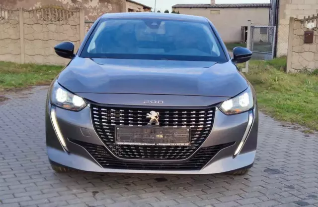 PEUGEOT 208 