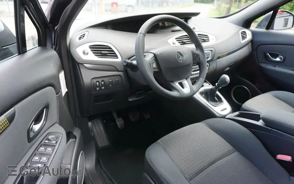 RENAULT Scenic 1.4 16V TCE Expression