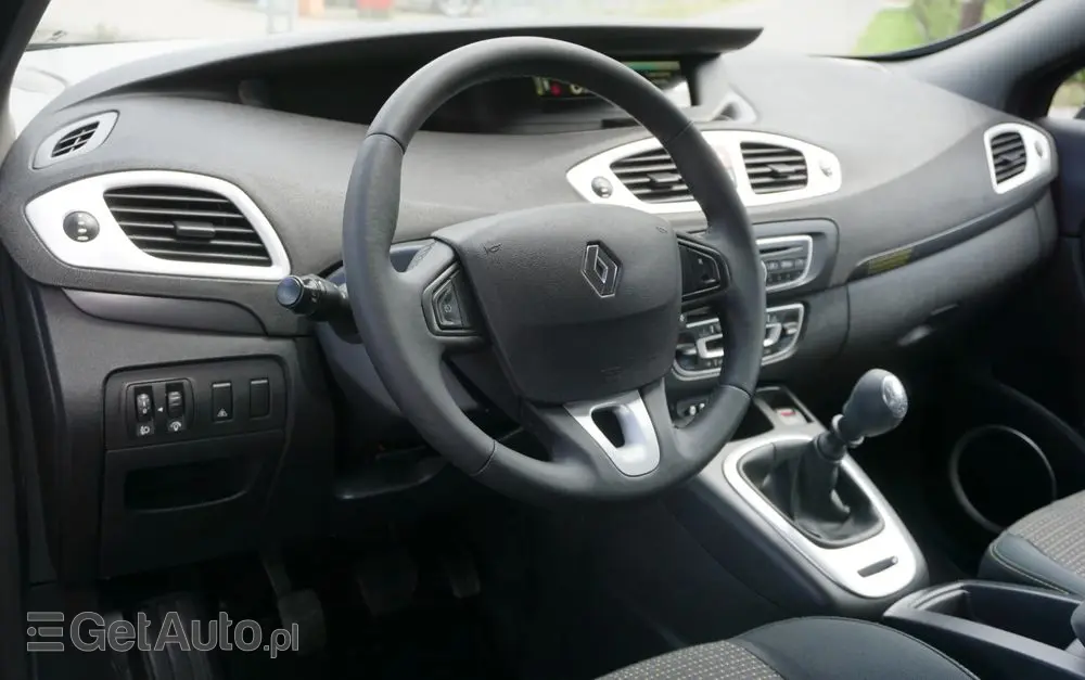 RENAULT Scenic 1.4 16V TCE Expression