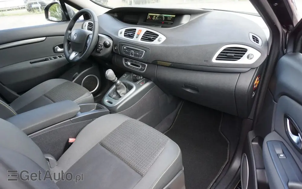 RENAULT Scenic 1.4 16V TCE Expression