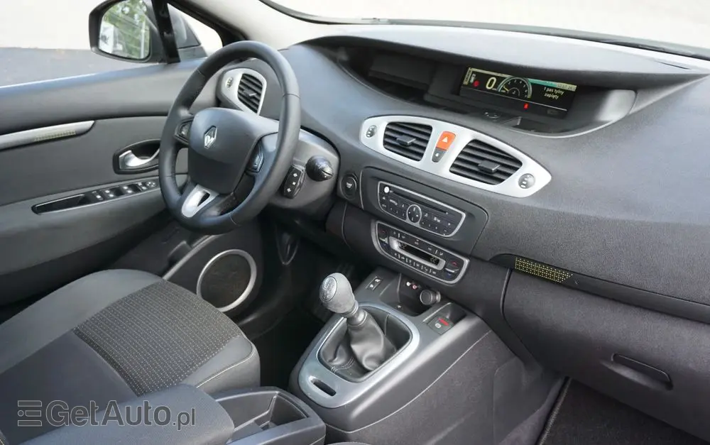 RENAULT Scenic 1.4 16V TCE Expression