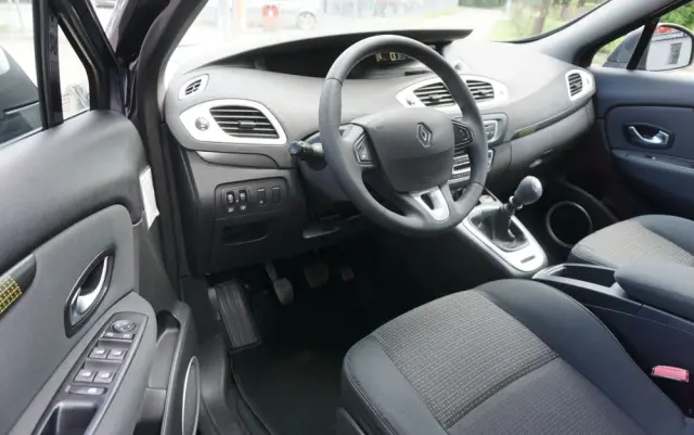RENAULT Scenic 1.4 16V TCE Expression