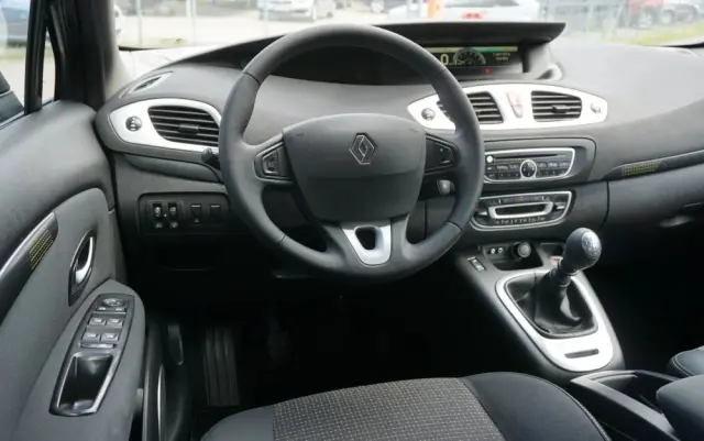 RENAULT Scenic 1.4 16V TCE Expression