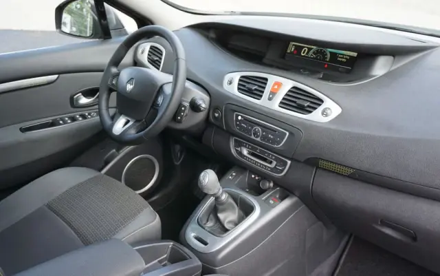 RENAULT Scenic 1.4 16V TCE Expression