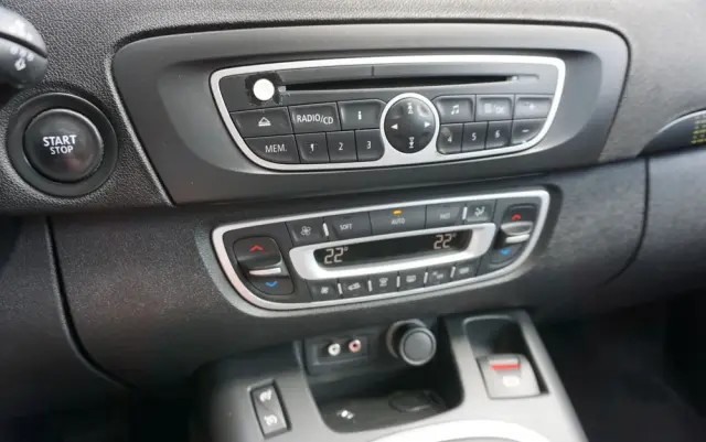 RENAULT Scenic 1.4 16V TCE Expression