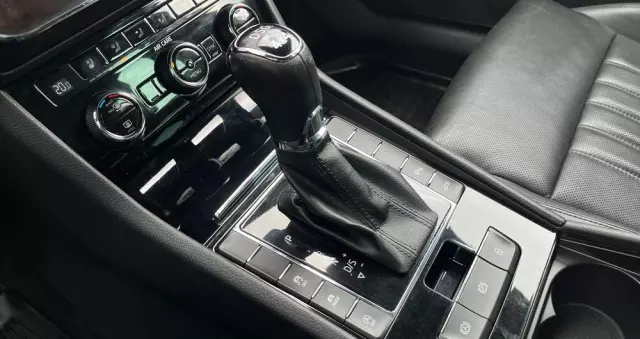 SKODA Superb 2.0 TDI 4x4 L&K DSG