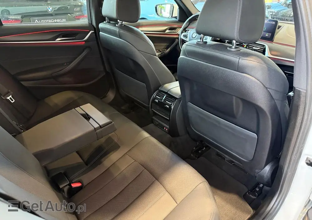 BMW Seria 5 520d MHEV M Sport sport