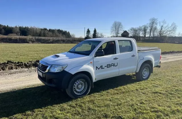 TOYOTA Hilux 