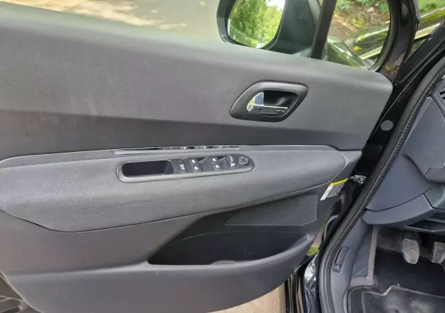 PEUGEOT 3008 HDi 115 Active