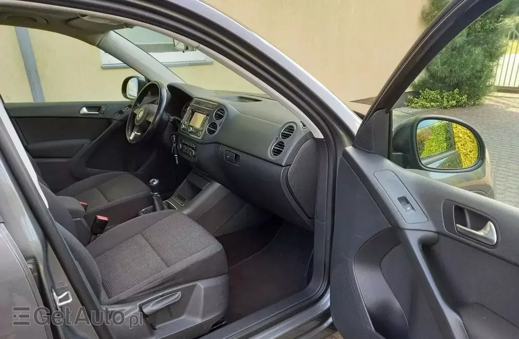 VOLKSWAGEN Tiguan 