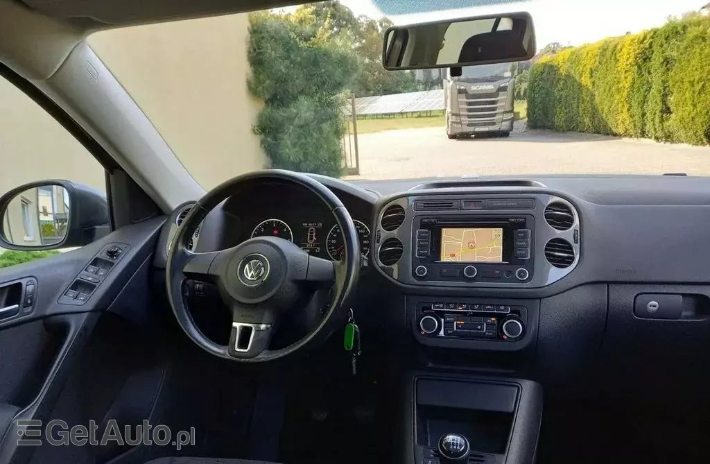 VOLKSWAGEN Tiguan 