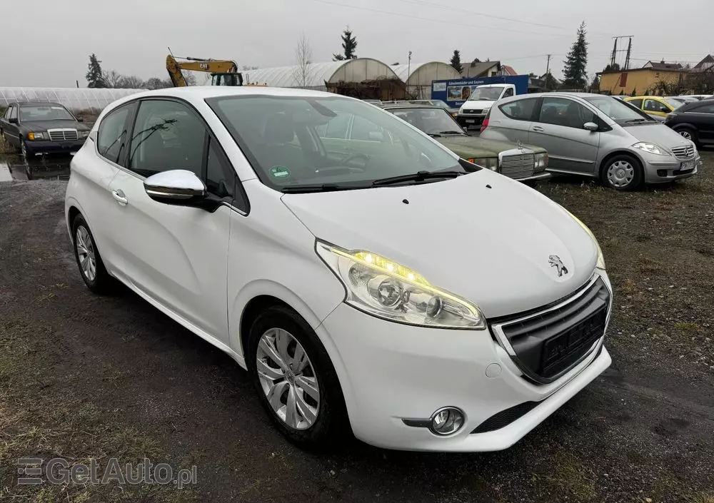 PEUGEOT 208 1.6 VTi Allure
