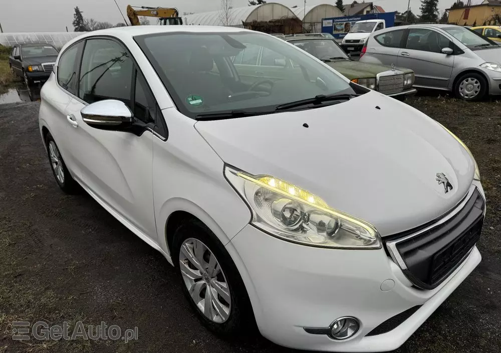 PEUGEOT 208 1.6 VTi Allure