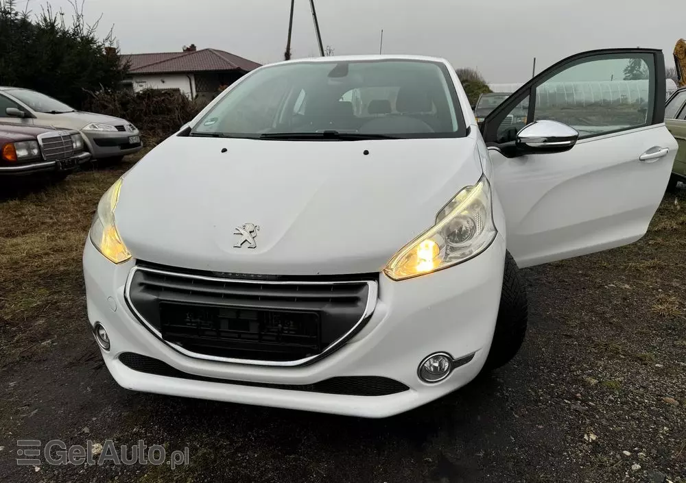 PEUGEOT 208 1.6 VTi Allure