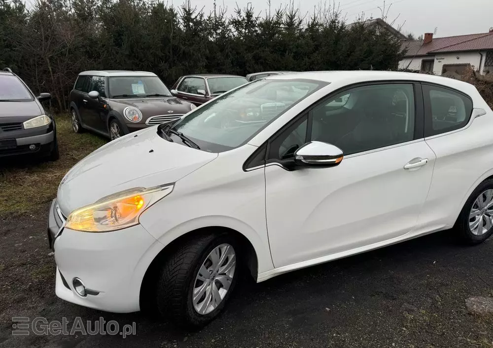 PEUGEOT 208 1.6 VTi Allure