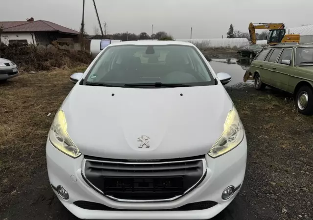 PEUGEOT 208 1.6 VTi Allure