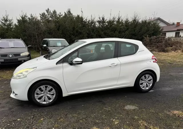 PEUGEOT 208 1.6 VTi Allure