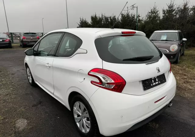 PEUGEOT 208 1.6 VTi Allure