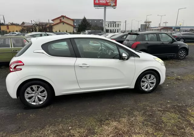 PEUGEOT 208 1.6 VTi Allure