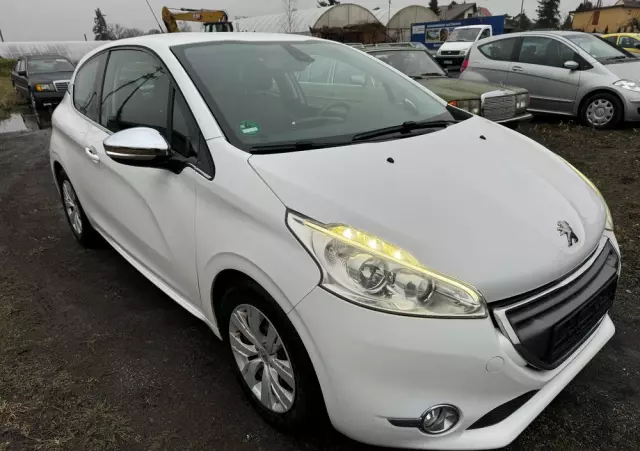 PEUGEOT 208 1.6 VTi Allure