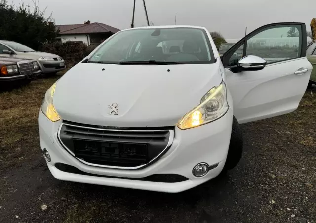 PEUGEOT 208 1.6 VTi Allure
