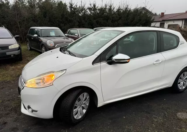 PEUGEOT 208 1.6 VTi Allure